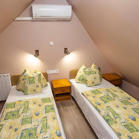 Cecey Apartman 에게르 외부 사진